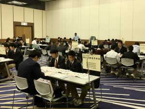 「商業科２年・校外進路見学会」を実施！